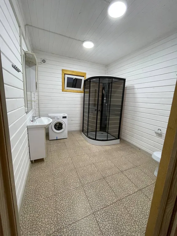 Деревянный коттедж на берегу Каспийского моря