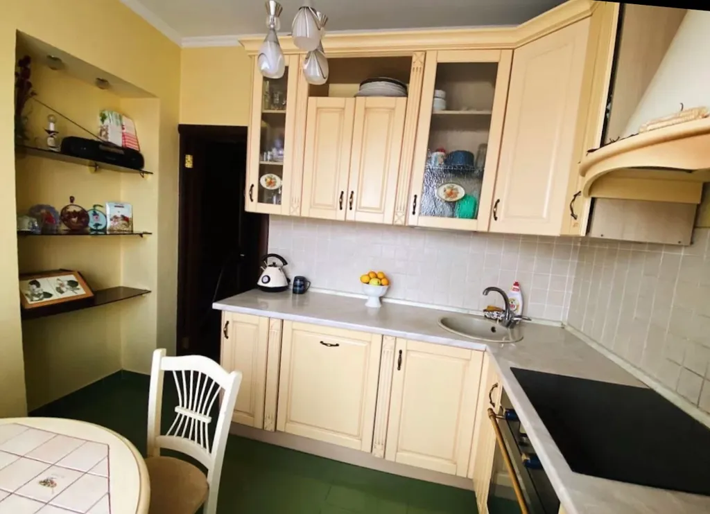 Четырехкомнатная квартира в центре г Сухум в 3х минутах от моря