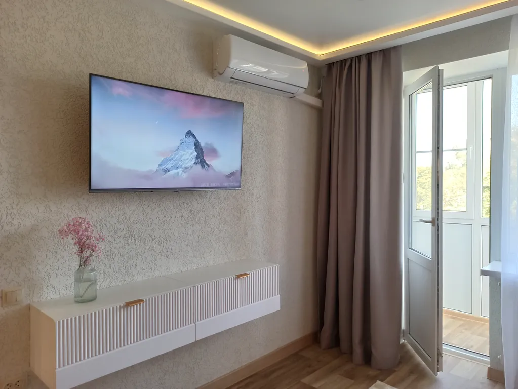 У аэропорта