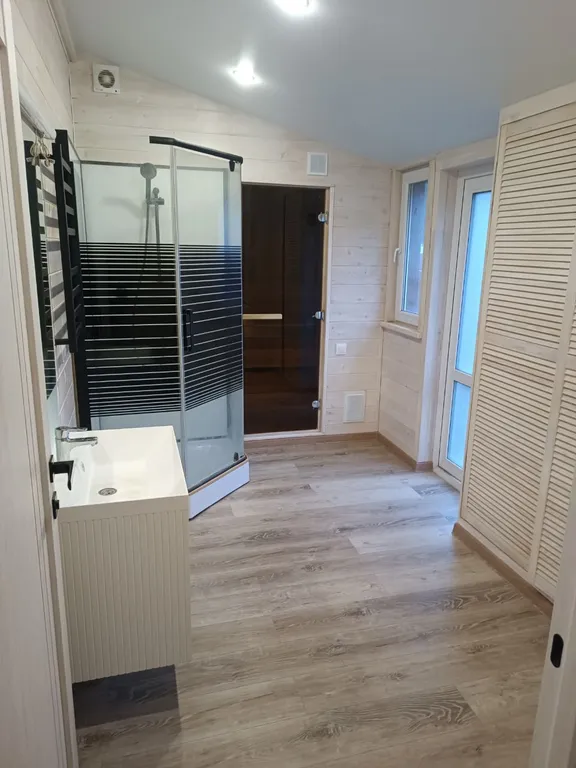 Уютный дом у леса