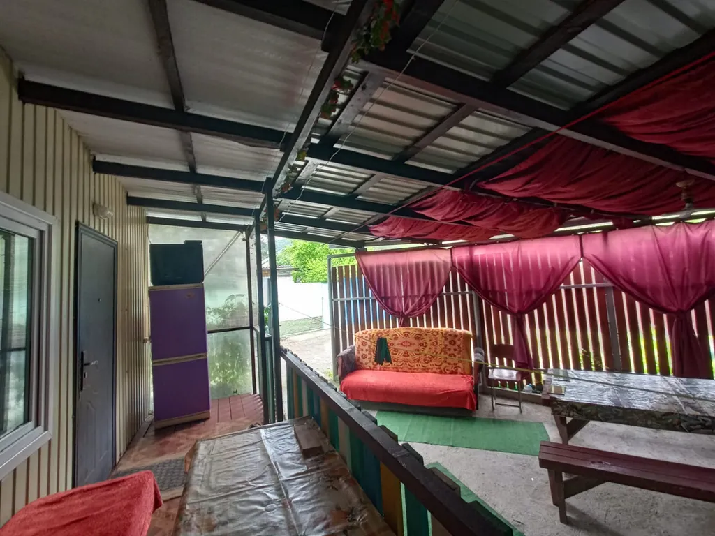 Домик на берегу реки