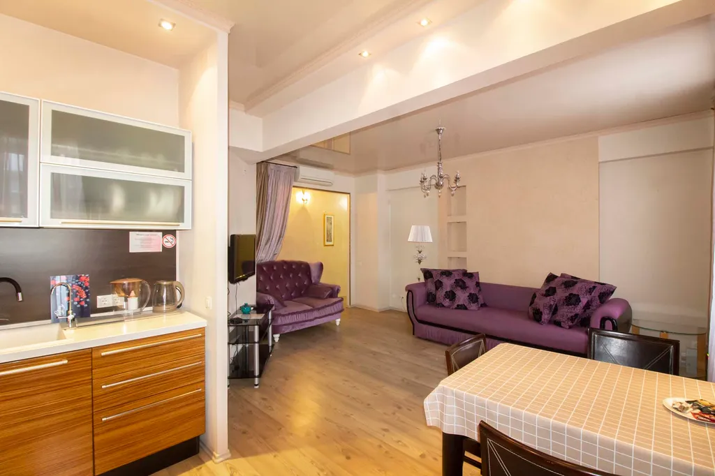 Красивая большая двухкомнатная квартира в микрорайоне Красный Камень