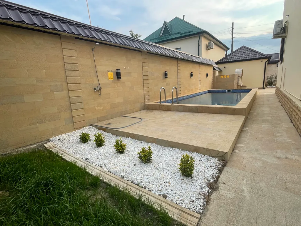 Коттедж с бассейном у Каспия