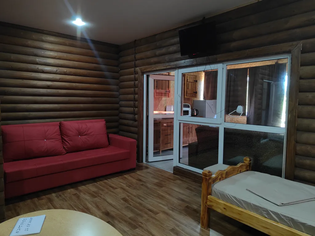 Домик на берегу реки