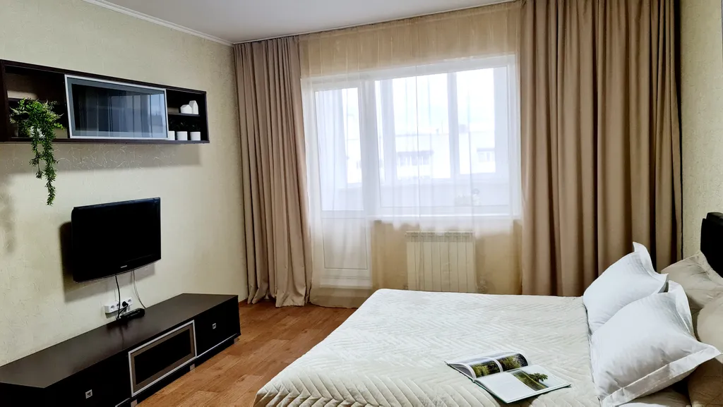 Квартира напротив увауга