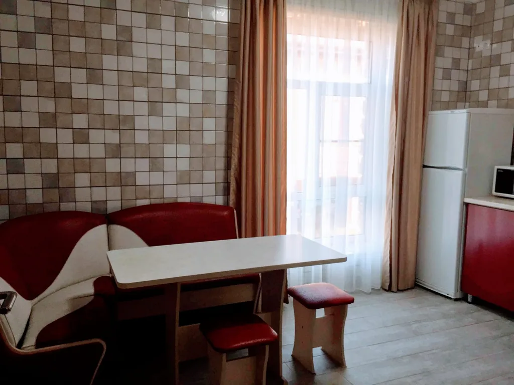 Двухкомнатные апартаменты с кухней у моря