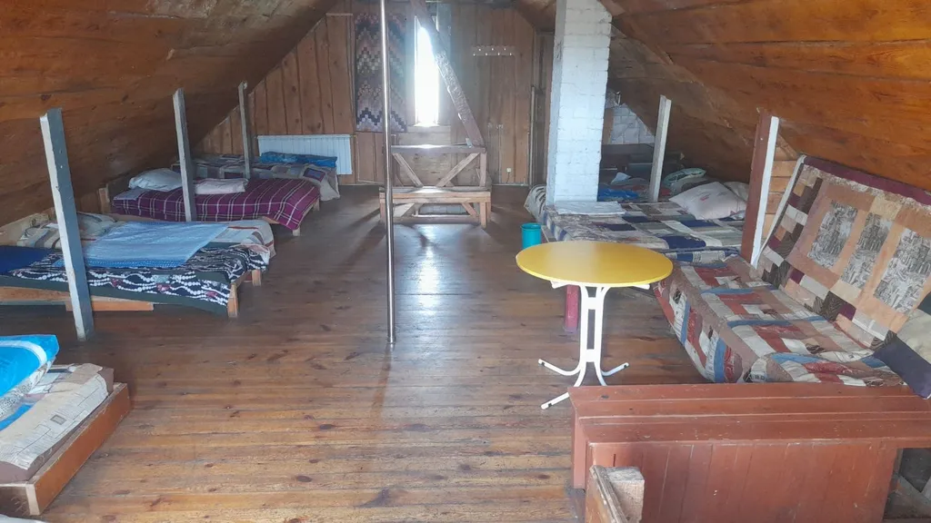 Большой дом с бассейном и диско, в ретро стиле около аэропорта Минск