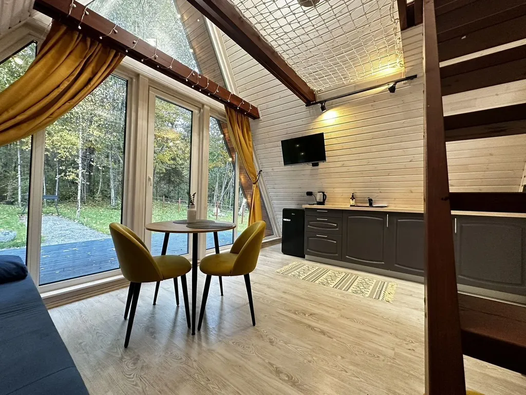 Уютный домик в стиле A-frame рядом с озером