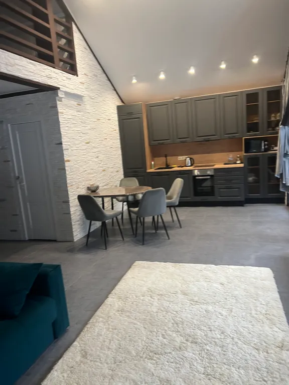 Уютный дом у леса