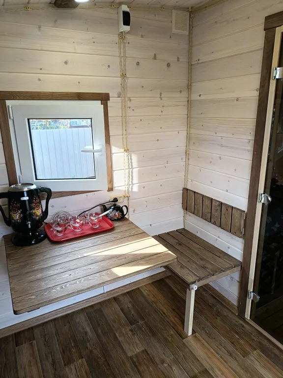 Домик, банька, чан, на берегу реки Белой