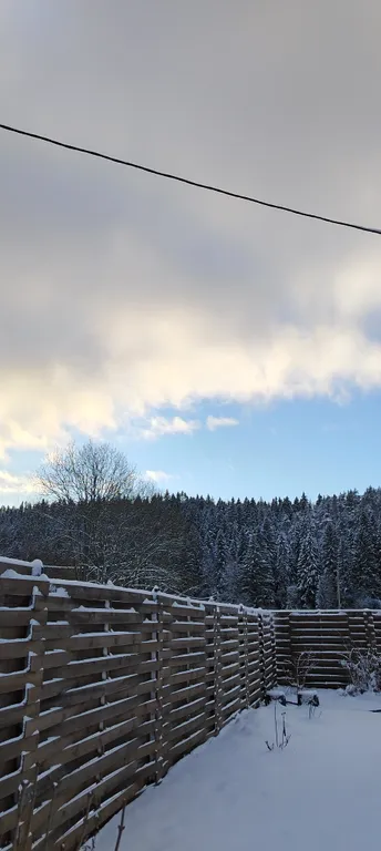 Берлога люкс, коттедж с банным чаном для отдыха с видом на лес и скалы