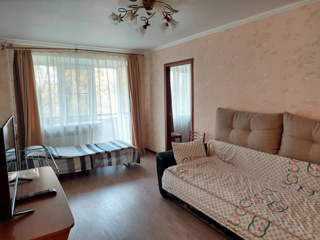 Двушка с планировкой трёшки. Микрорайон