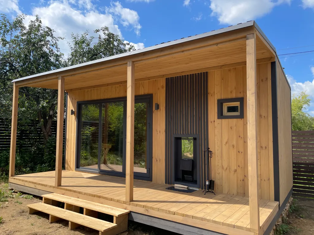 Дом с баней у леса