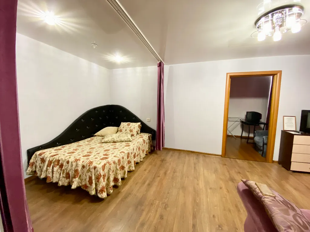 Просторная 2-комнатная квартира у цирка, 1 этаж, парковка, до 6 гостей