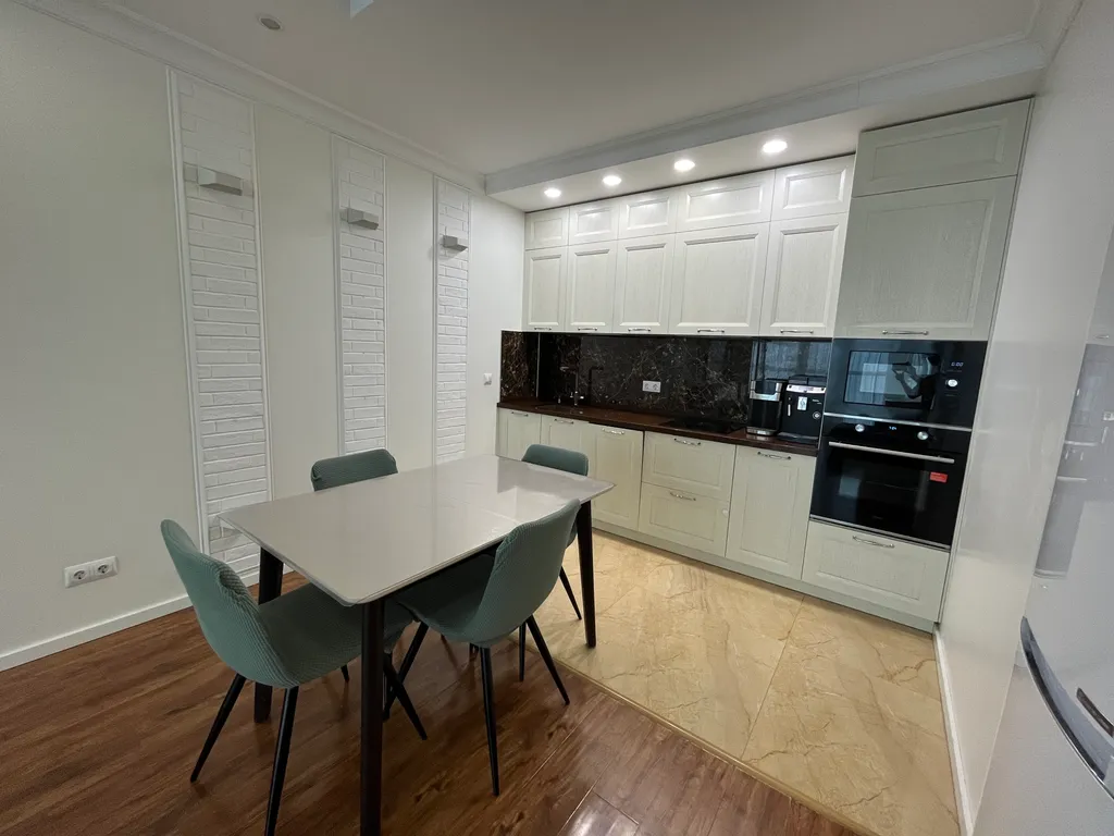 Прекрасная двухкомнатная квартира с видом на море