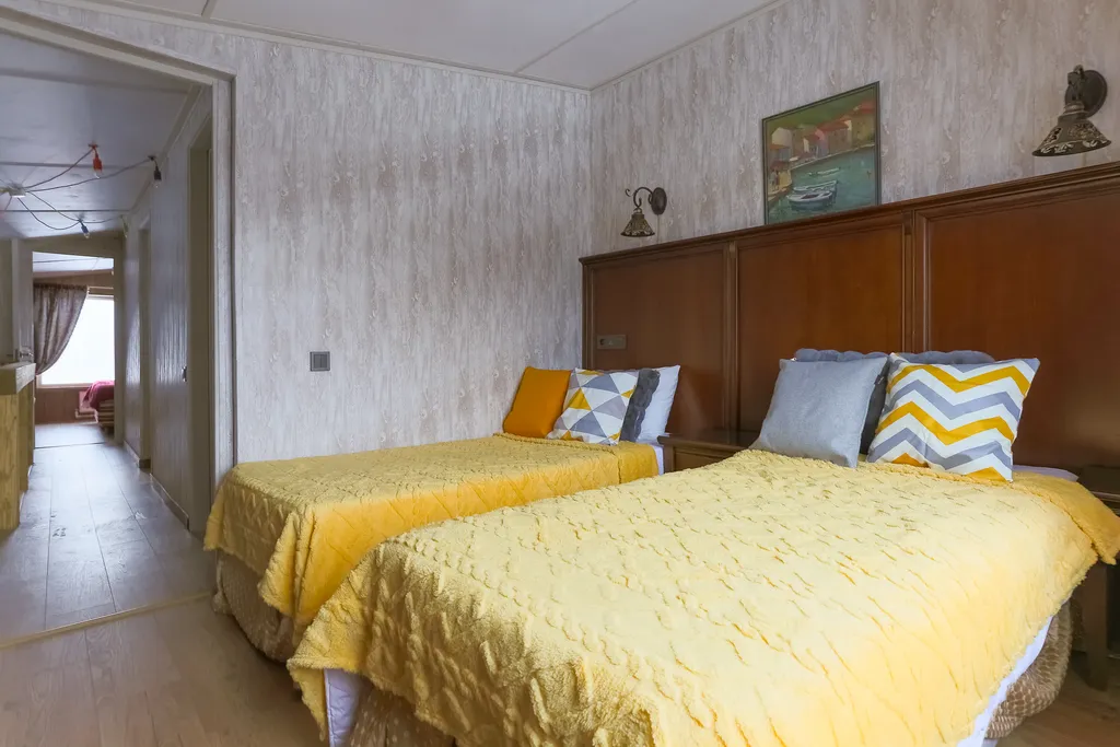 Коттедж Апартамент в стиле Pop-art с видом на бассейн — Пеники