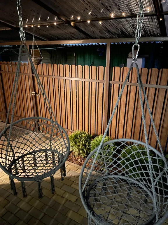 Двухкомнатная квартира с собственной террасой в неосоветском стиле