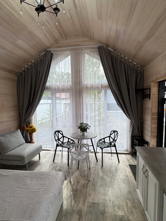 Уютный домик на троих