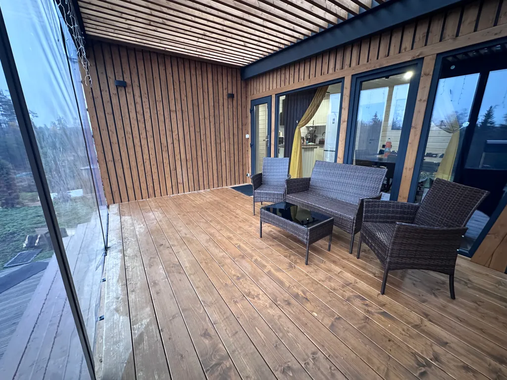 Коттедж Уютный современный дом в сосновом лесу у озера — Запорожское