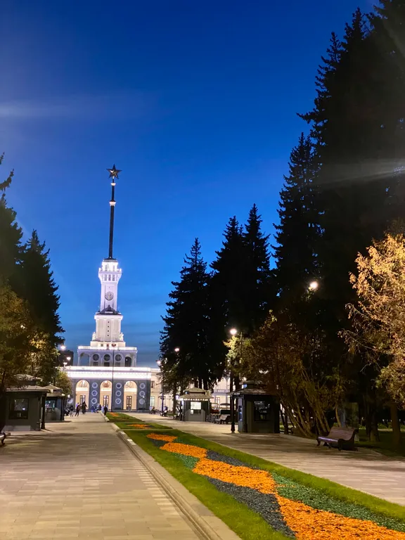 Уютно, тепло и рядом метро