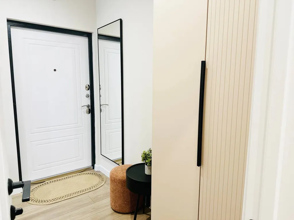 Поделам Квартира с балконом у арены Трактор