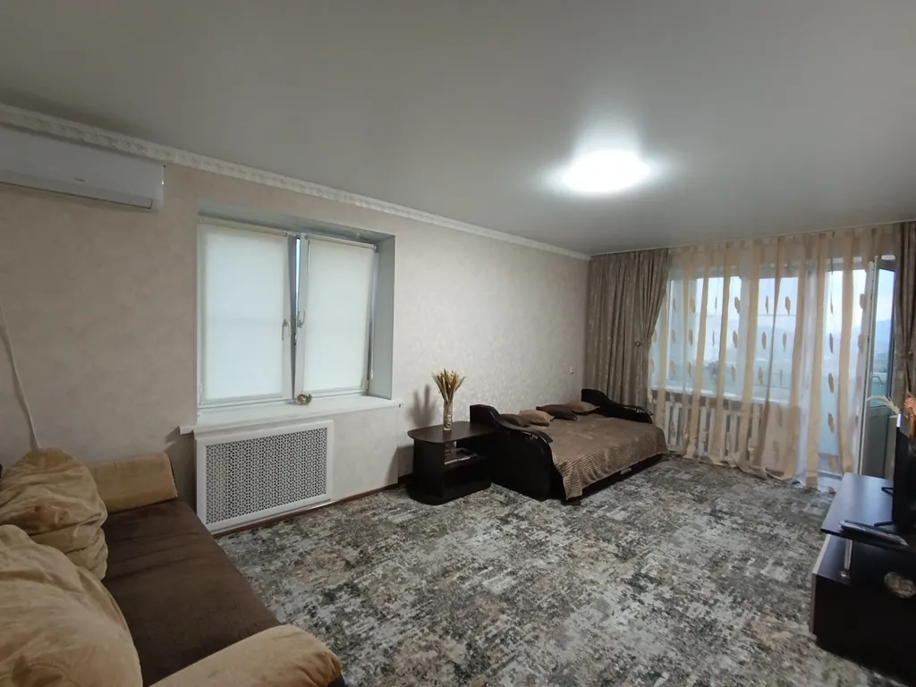 Уютная квартира с видом на горы в центре города