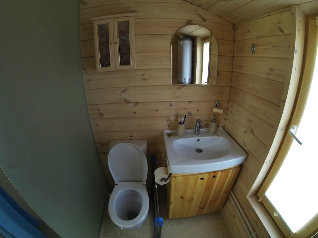 Коттедж Дубльдом по Новой Риге с видом на озеро и камином — Шаховская