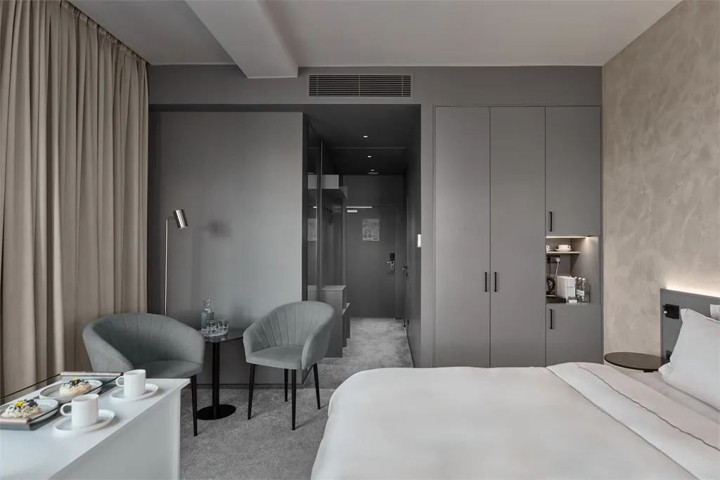 Джуниор Сюит