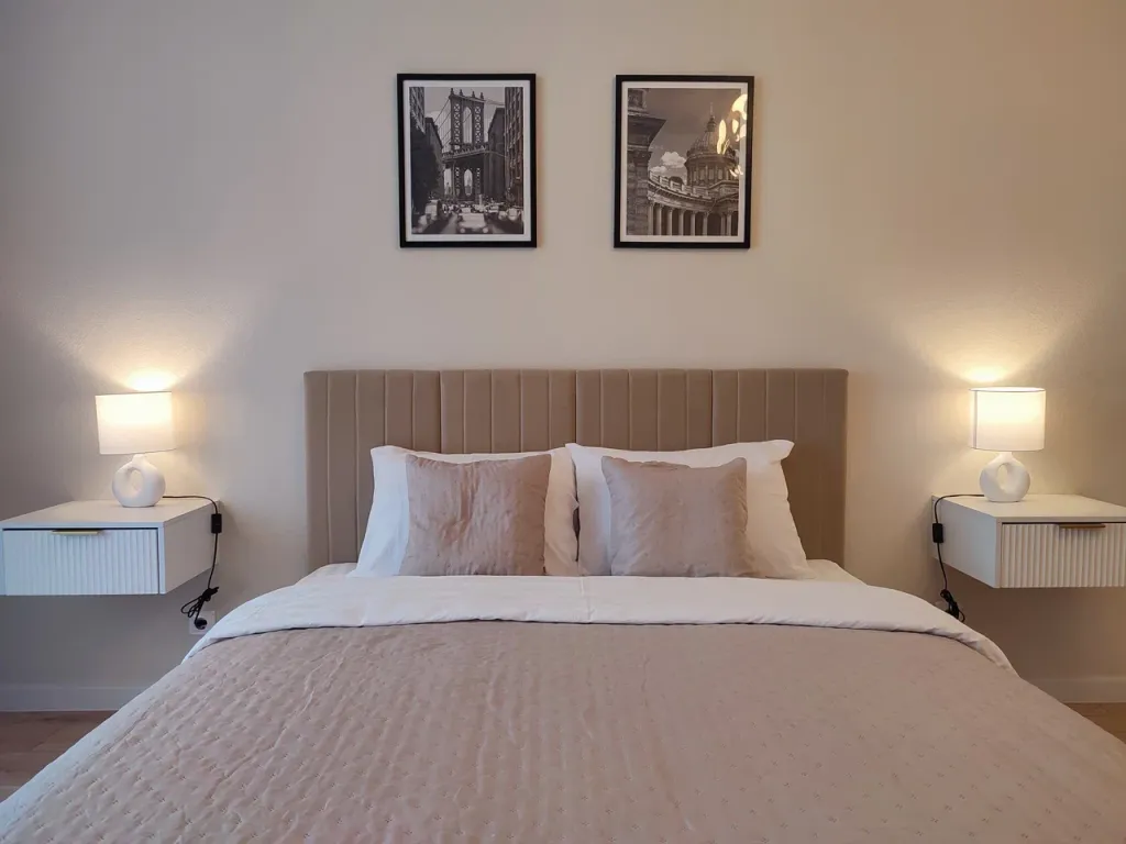 Светлые двухкомнатные апартаменты