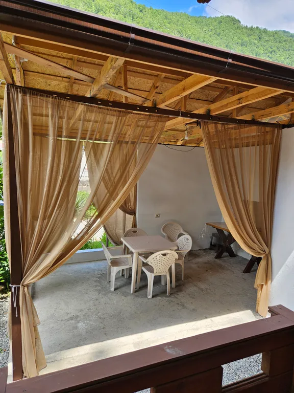 Коттедж Эко домик с парковкой возле горной реки — Гагра