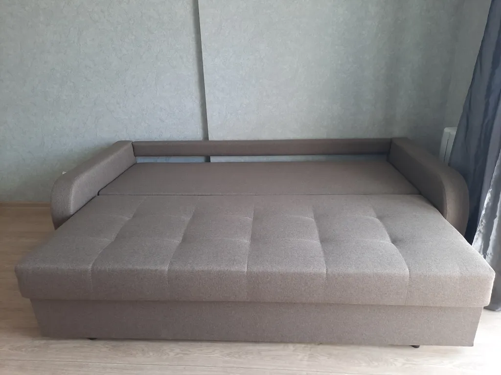 Студия у реки с панорамным видом на город с высоты птичьего полета