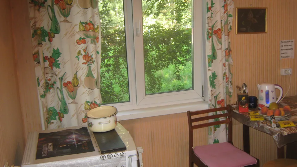 Хорошая, в паре остановок от ЖД-вокзала Томск 2