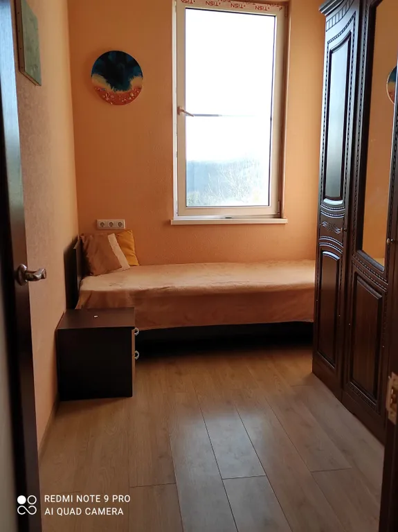 Просторный дом с райским садом на вершине холма с супер видами