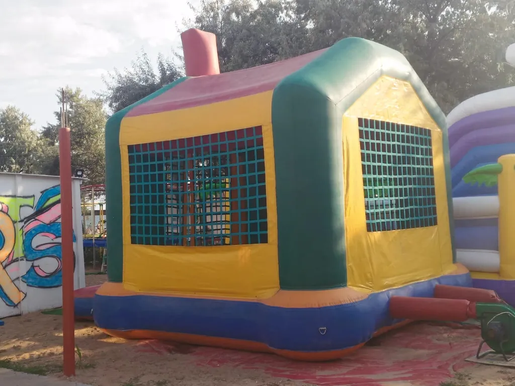 Частный дом (сдается только 2-й этаж)