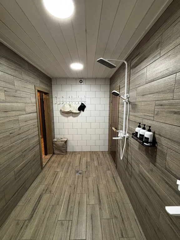 Коттедж Дом с баней и чаном в окружении леса и выходом к реке — Шадрино