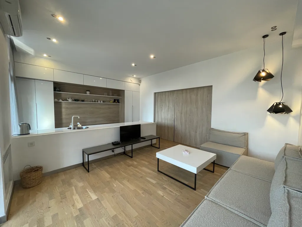 Метро Апартамент