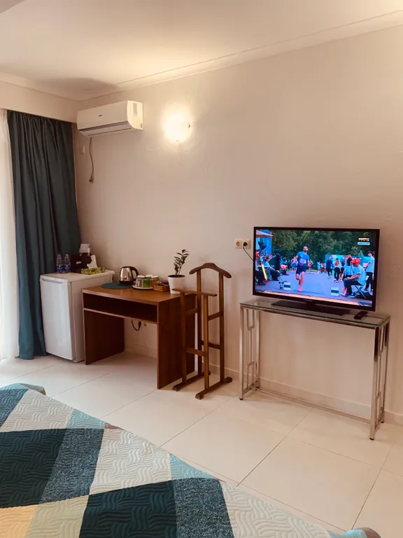 Номер на берегу моря