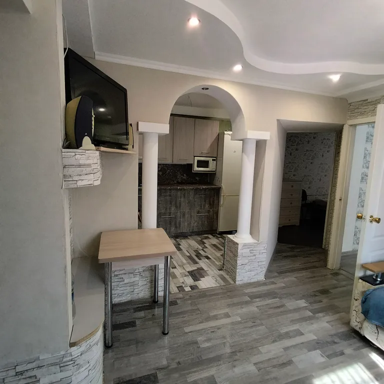 Дом возле моря, центр