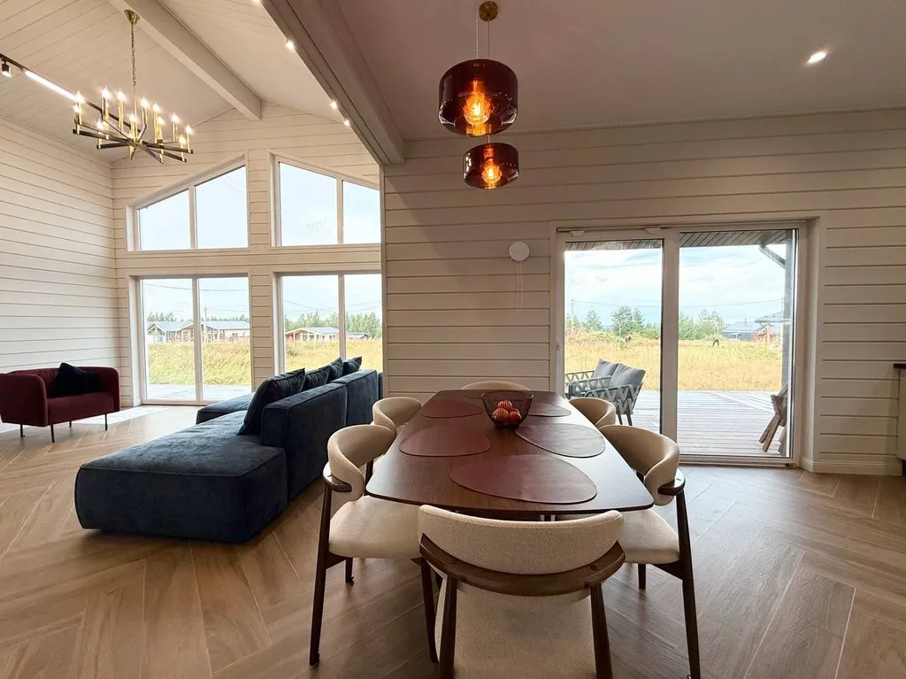 Загородный дом с большой террасой, кострищем и финской сауной