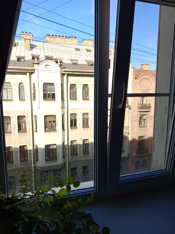 Уютная студия в атмосферном доходном доме 19 века