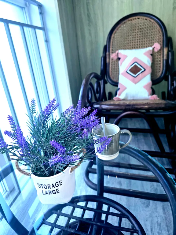 Шикарная квартира с огромным телевизором