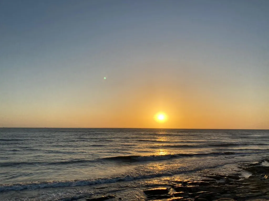 Комната на берегу моря