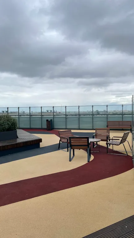 Выдающуюся квартира с дизайнерским ремонтом в центре города