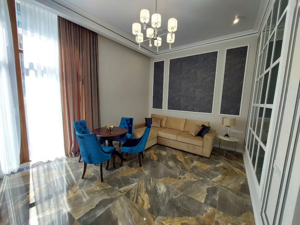 Апартамент в престижном доме на первой береговой линии