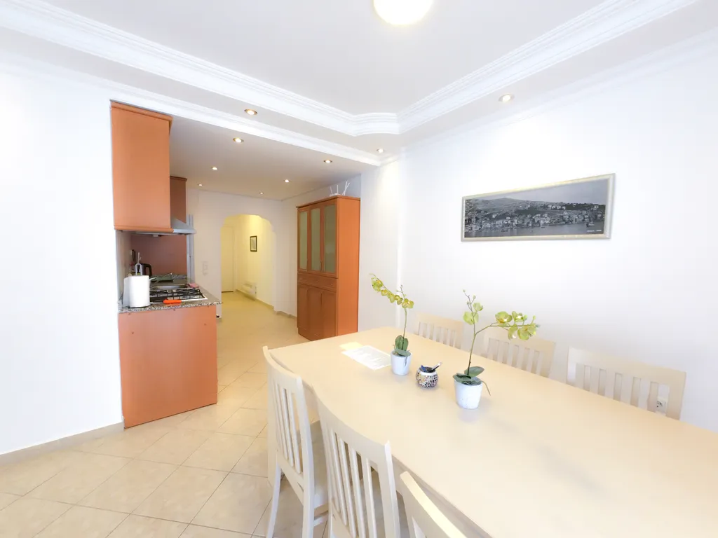 Уютная квартира с видом на бассейн и сад