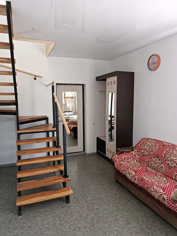 Живописное место среди гор и виноградников