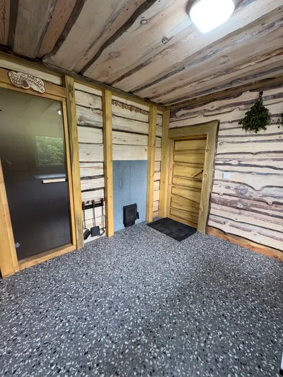 Дом с баней в лесу