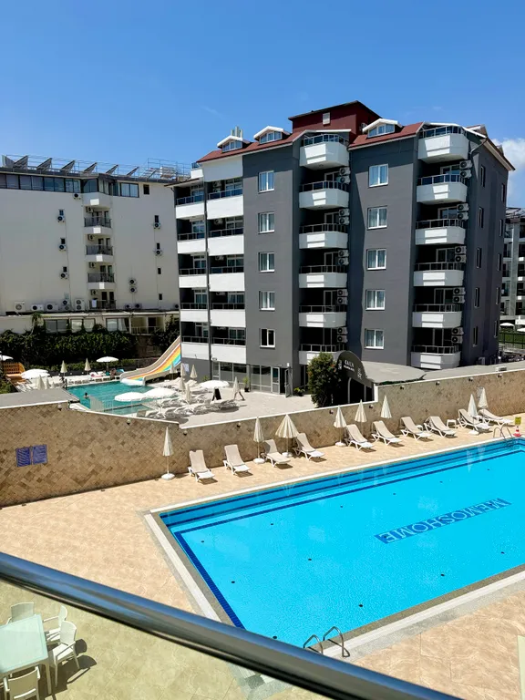 2BD Flat 50m to the Beach