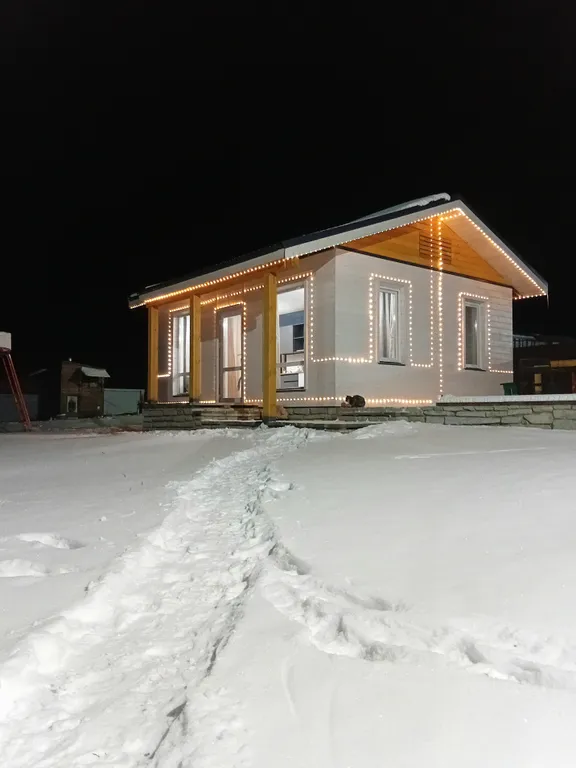 Уютный дом на берегу озера Камбулат