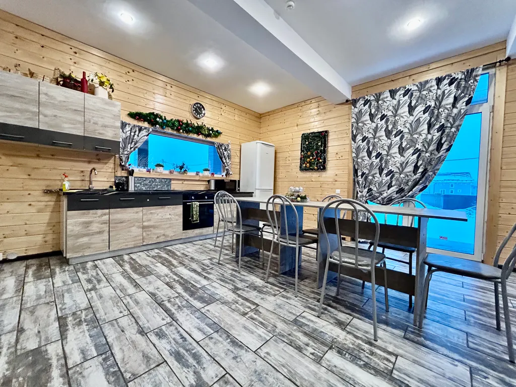 Коттедж Дом с отдельностоящий баней на дровах — Ропша